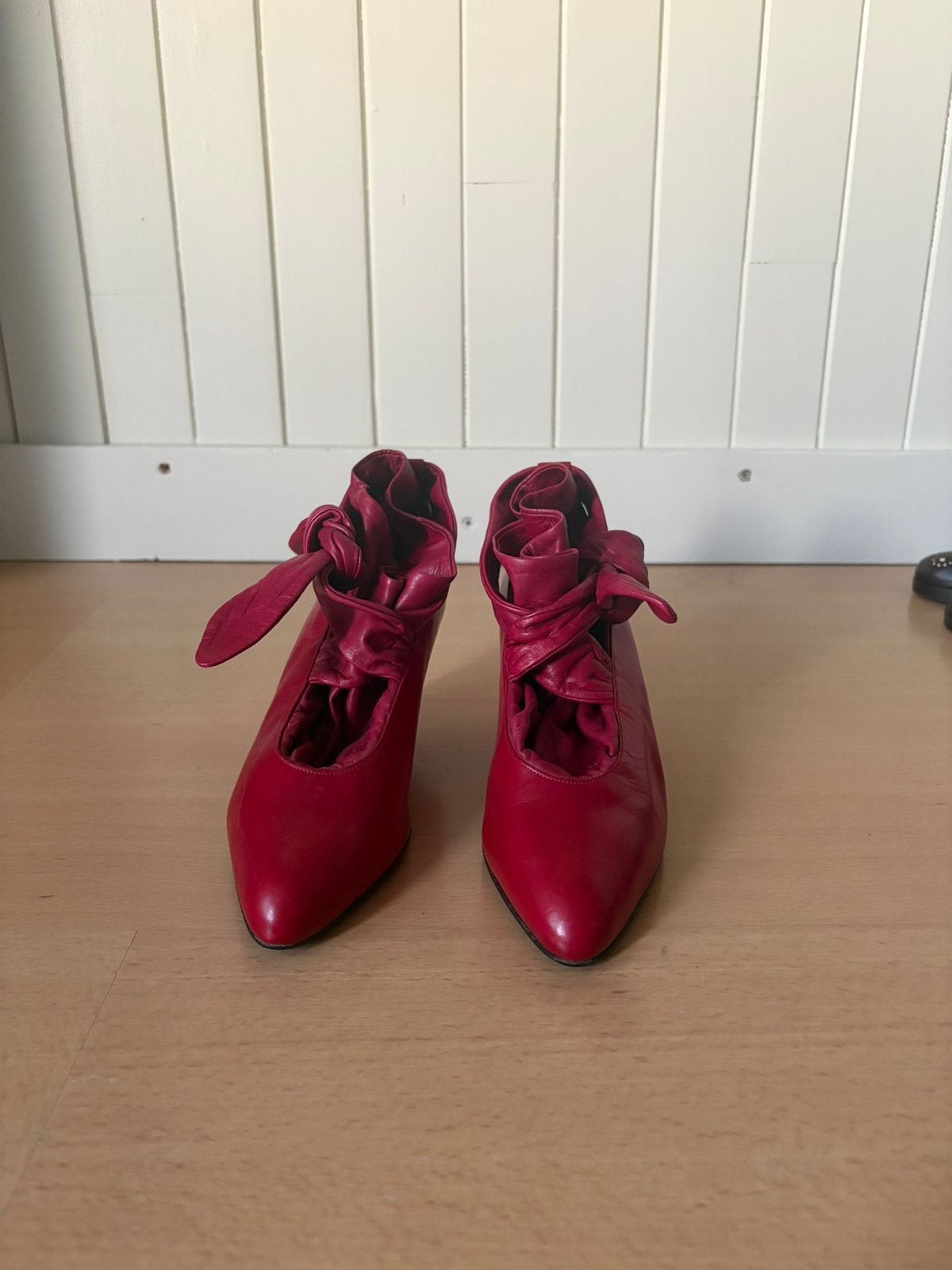 Vintage schoenen, Kleding | Dames, Pumps, Ophalen of Verzenden, Gedragen, Rood