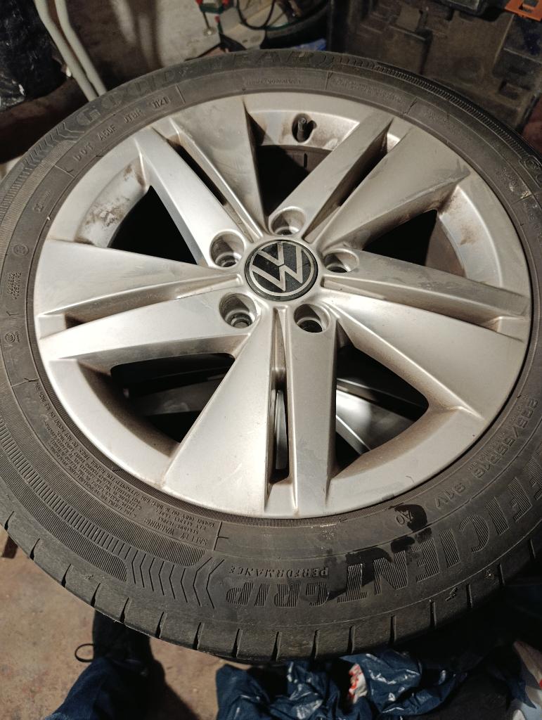 4x volledige banden volkswagen, Auto-onderdelen, Banden en Velgen, Ophalen, Gebruikt, 16 inch, Banden en Velgen