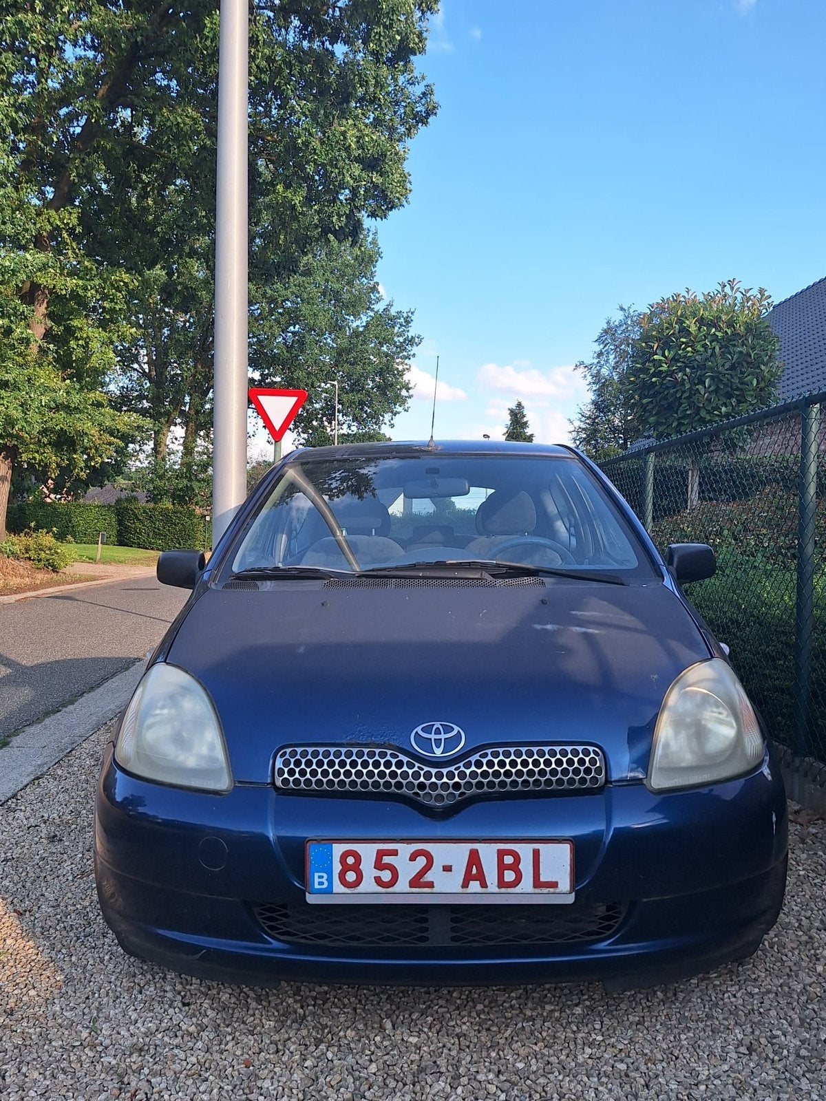 Te koop Toyota Yaris, Auto's, Voorwielaandrijving, Dealer onderhouden, Stof, Zwart