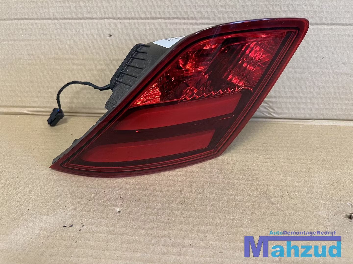 PEUGEOT 308 2 hatchback Links binnen achterlicht led 2013-20, Taurusavenue 1
2132 LS  Hoofddorp, NL, Contact.group@renault.com