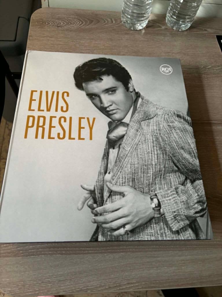 Elvis, 2 cdbox, Music & photos van het RCA legacy label,, Cd's en Dvd's, Cd's | Rock, Overige typen, Ophalen of Verzenden, Zo goed als nieuw