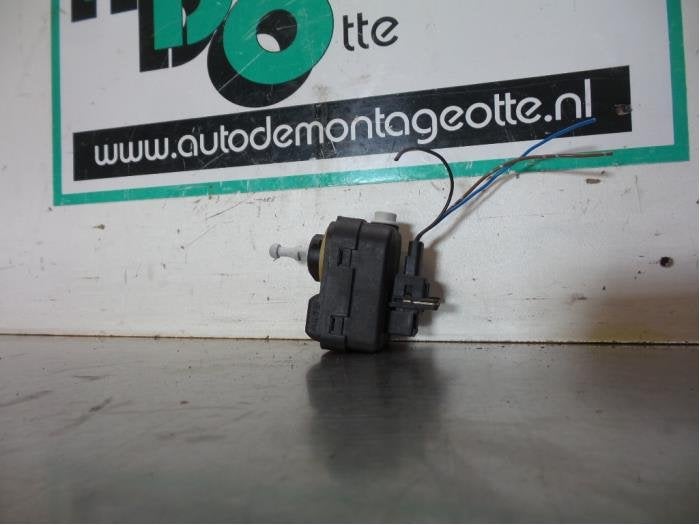 Moteur phare d'un Nissan Note (Note 06-), -, Utilisé, -, Nissan