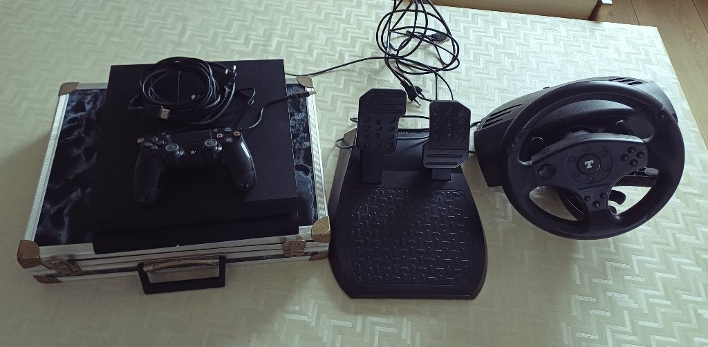 Playstation 4 met 6 spelen en stuur, Games en Spelcomputers, Ophalen, Zo goed als nieuw