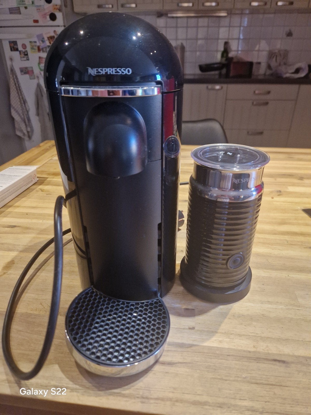 Nespresso koffiemachine en melkschuimer, Ophalen, Gebruikt, Nespresso, Capsulehouder