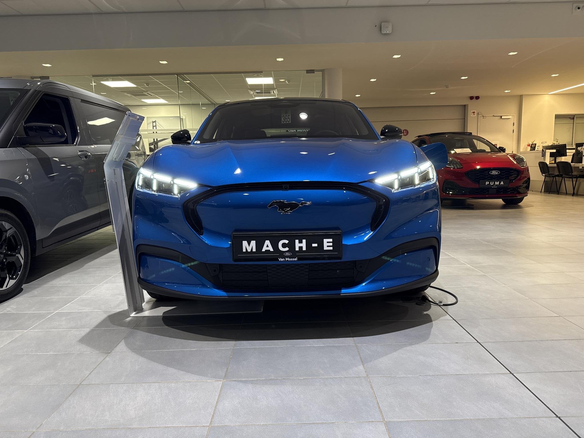 Ford Mustang Mach-E 88kWh 203kW Extended Range Premium RWD, Auto's, Automaat, 203 kW, Blauw, 600 km