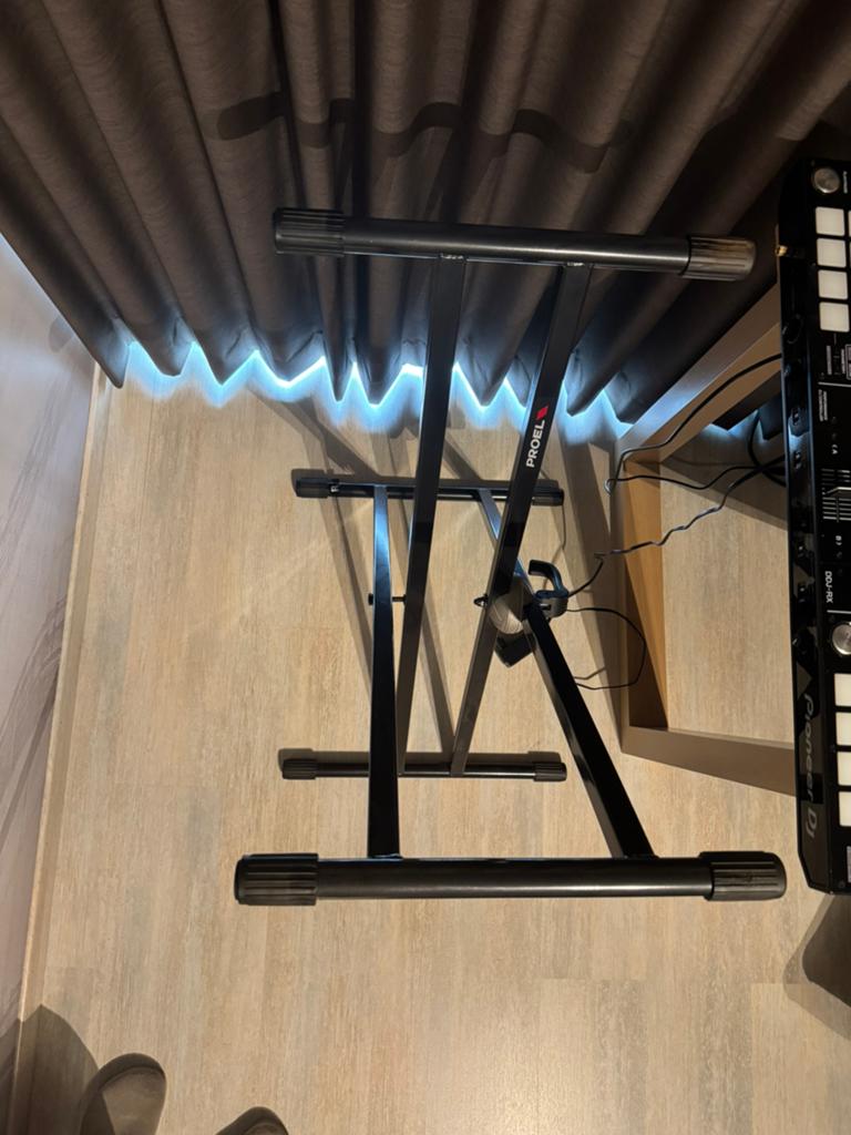 Proel dubbele X-stand voor DJ-controller of keyboard, Musique & Instruments, Pieds, Enlèvement, Comme neuf, Pied pour instrument