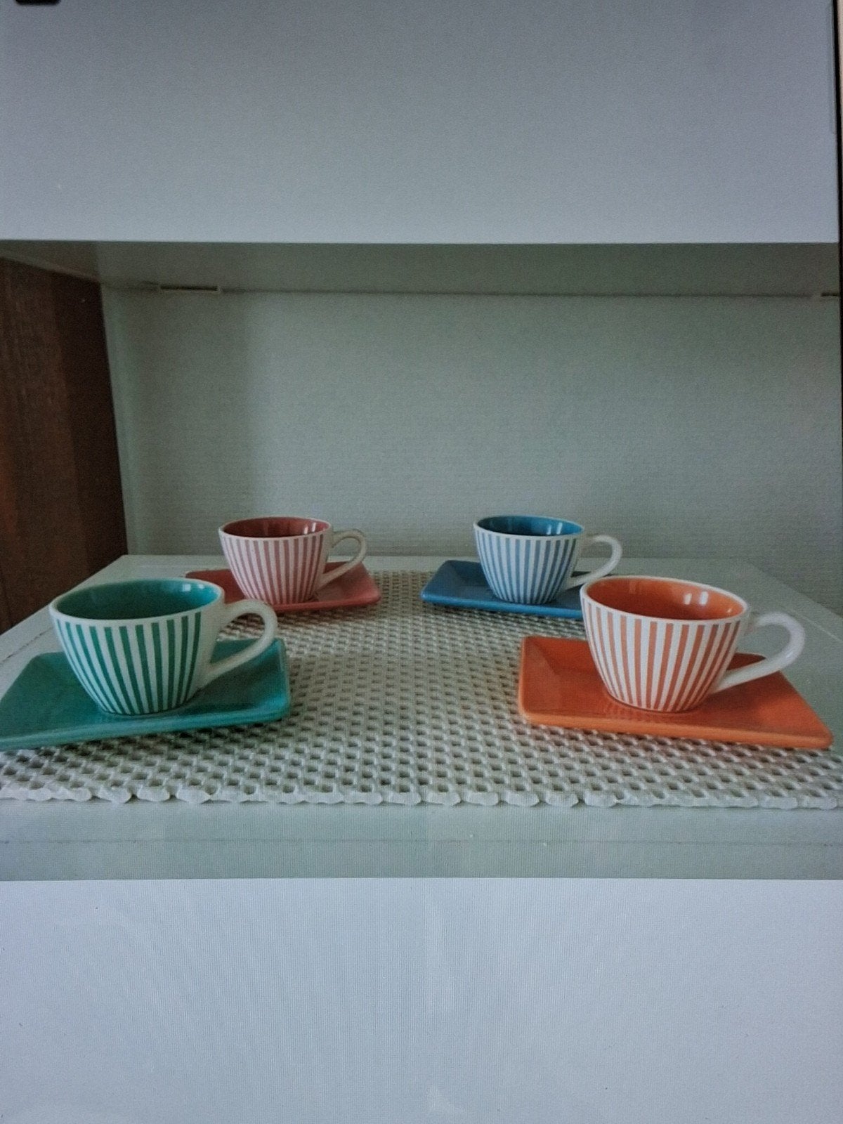 Set de 4 tasses à expresso ovales avec soucoupes rectangles, Maison & Meubles, Neuf, Enlèvement ou Envoi, Céramique, Tasse(s) et/ou soucoupe(s)