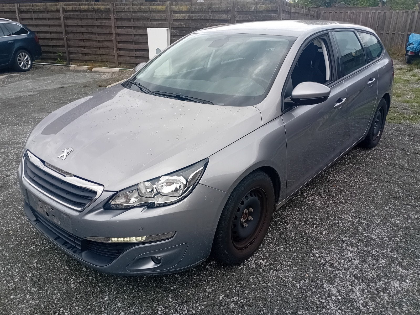 Peugeot 308 1.2 Benzin 11/2016 109.000 km en un seul trajet,, Autos, Argent ou Gris, Achat, Euro 6, Noir