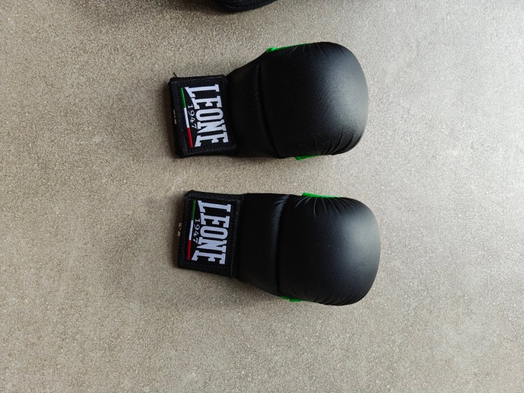Leone karate handschoenen maat S (Small), Sports & Fitness, Neuf, Enlèvement, Équipement d'arts martiaux, Taille S