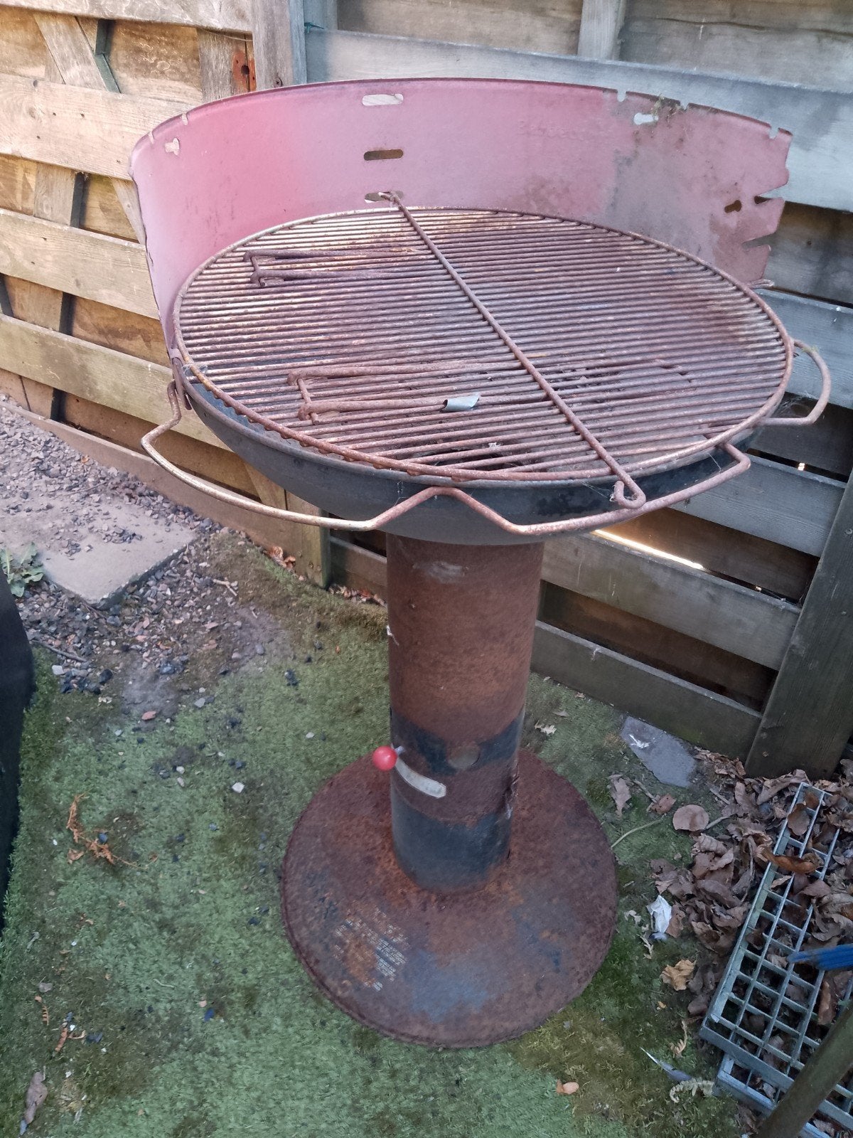Houtskool barbecue af te halen in Wingene. 10 euro, Tuin en Terras, Ophalen