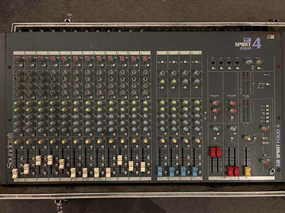 Soundcraft Spirit Folio 4 mixer met flightcase, Musique & Instruments, Tables de mixage, Utilisé, 20 canaux ou plus, Entrée micro