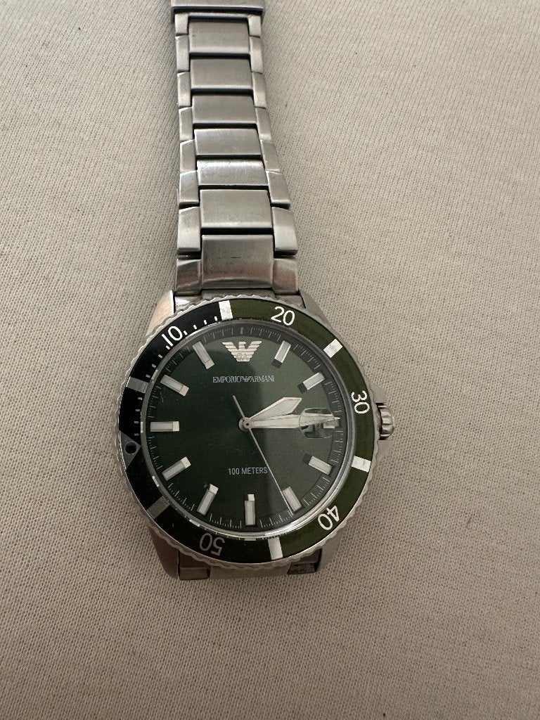 Montre Armani jamais utilisé presque, Handtassen en Accessoires, Horloges | Heren, Overige merken, Overige materialen, Polshorloge