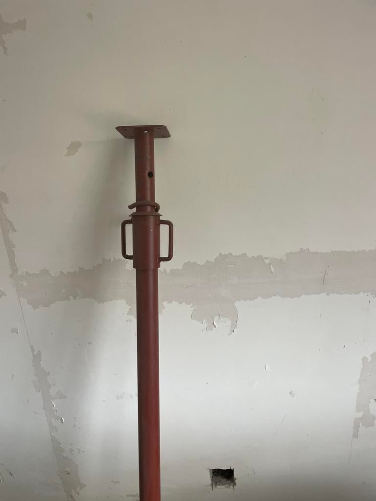 22 Stansoenen, schoren 160-290 & 4 doka balken 390cm, Enlèvement, Utilisé