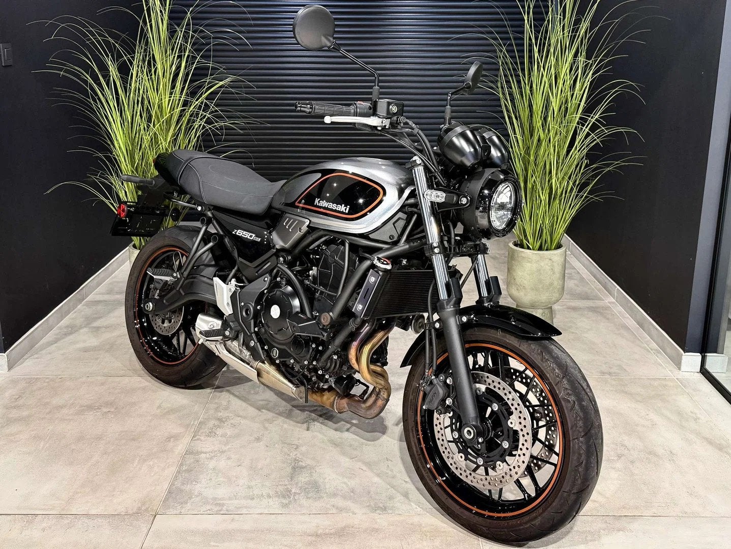 Kawasaki Z 650 RS A2 ! 6.146KM ! 1ER PROPRiO ! ETAT NEUF !, 649 cc, Bedrijf, ABS, 12 t/m 35 kW