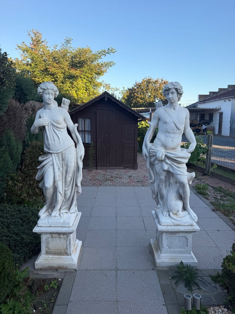 Grote klassieke tuinbeelden met sokkels, Enlèvement, Comme neuf, Pierre, Homme