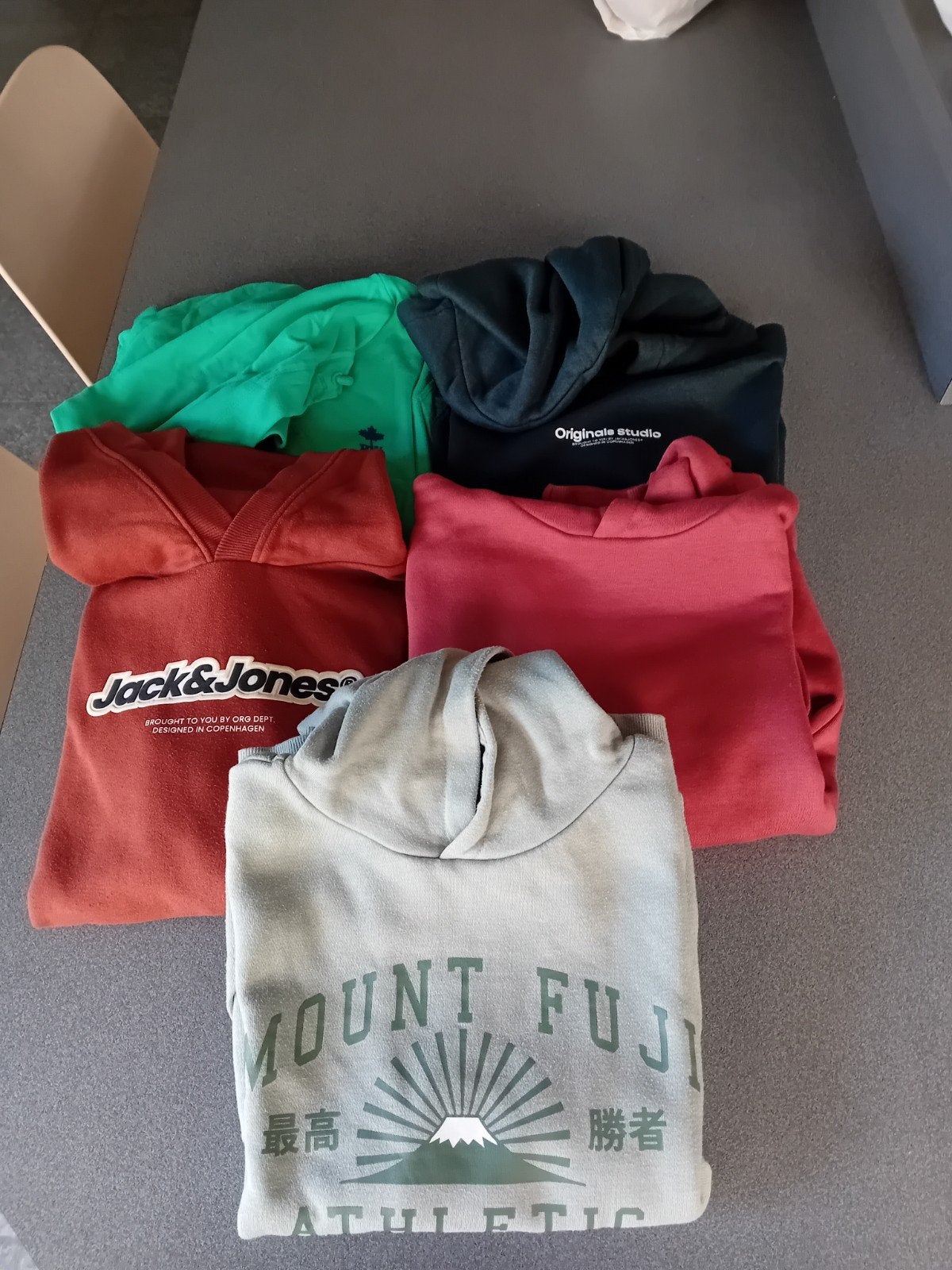5 hoodies, Enlèvement, Taille 140