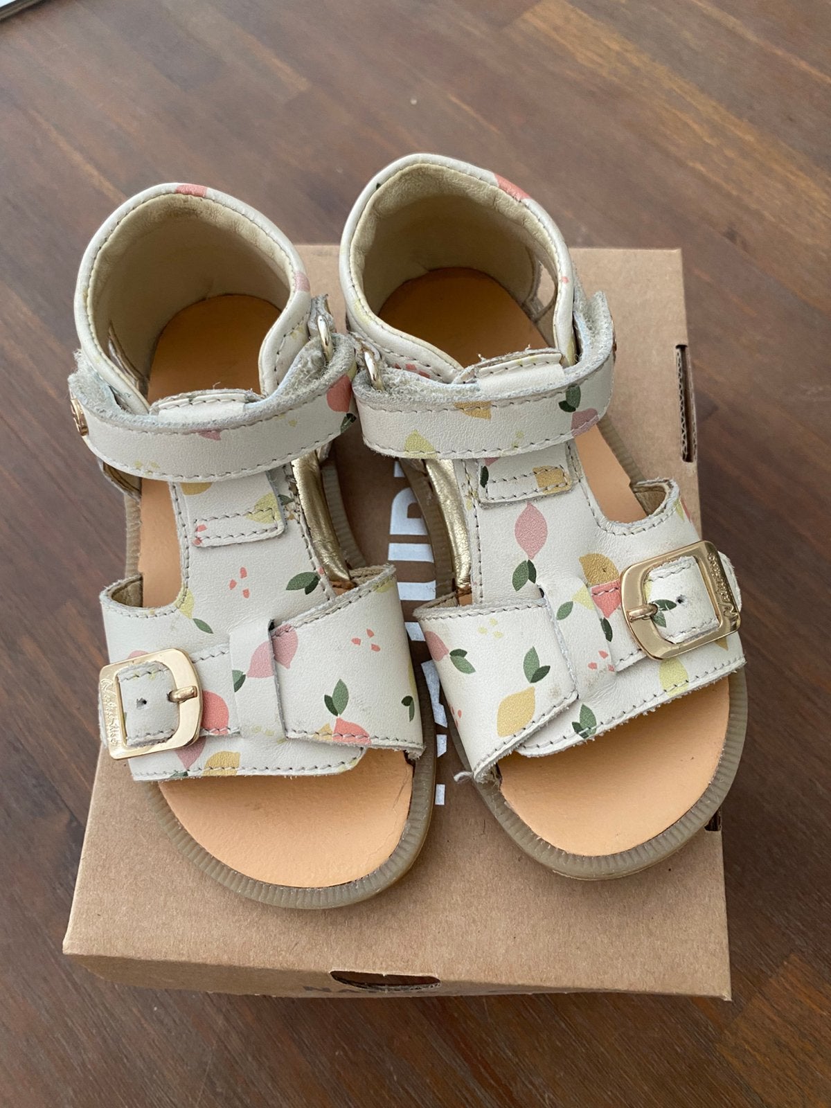 Naturino sandalen maat 25 ecru/wit met citrus/agrumes, Ophalen of Verzenden, Zo goed als nieuw