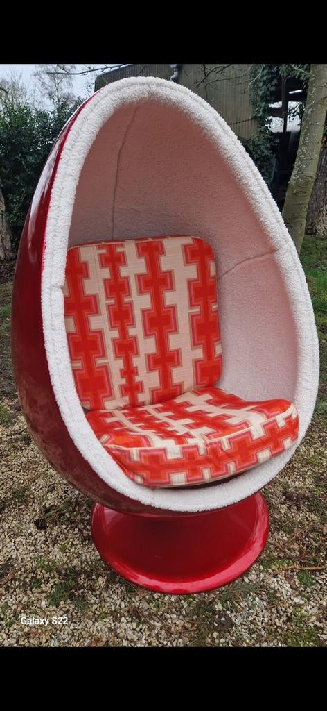 Egg chair