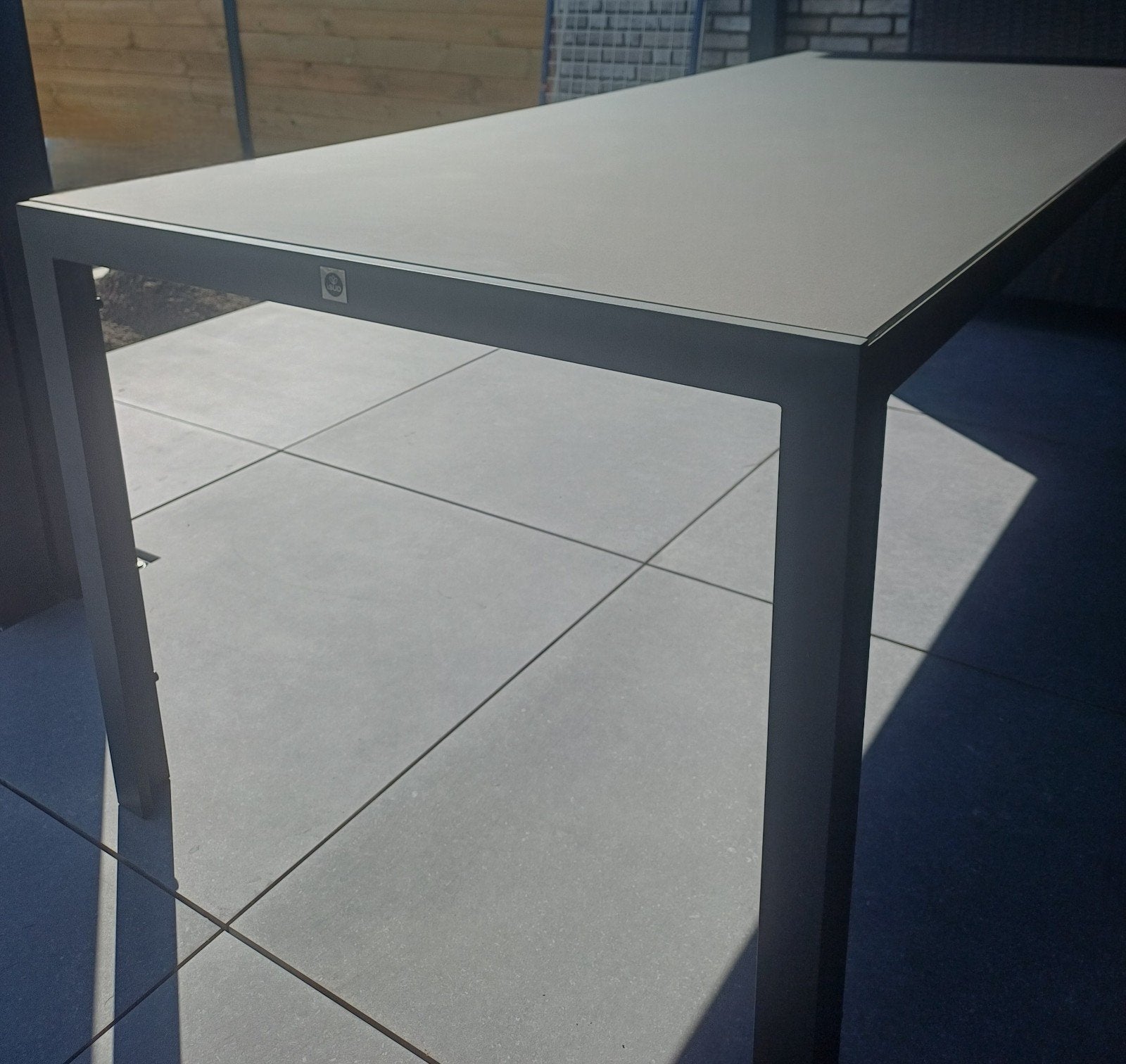 Tuintafel (Aluminium + glas), Tuin en Terras, Bergingen en Tuinkasten, Ophalen, Zo goed als nieuw, Overige materialen, Overige typen