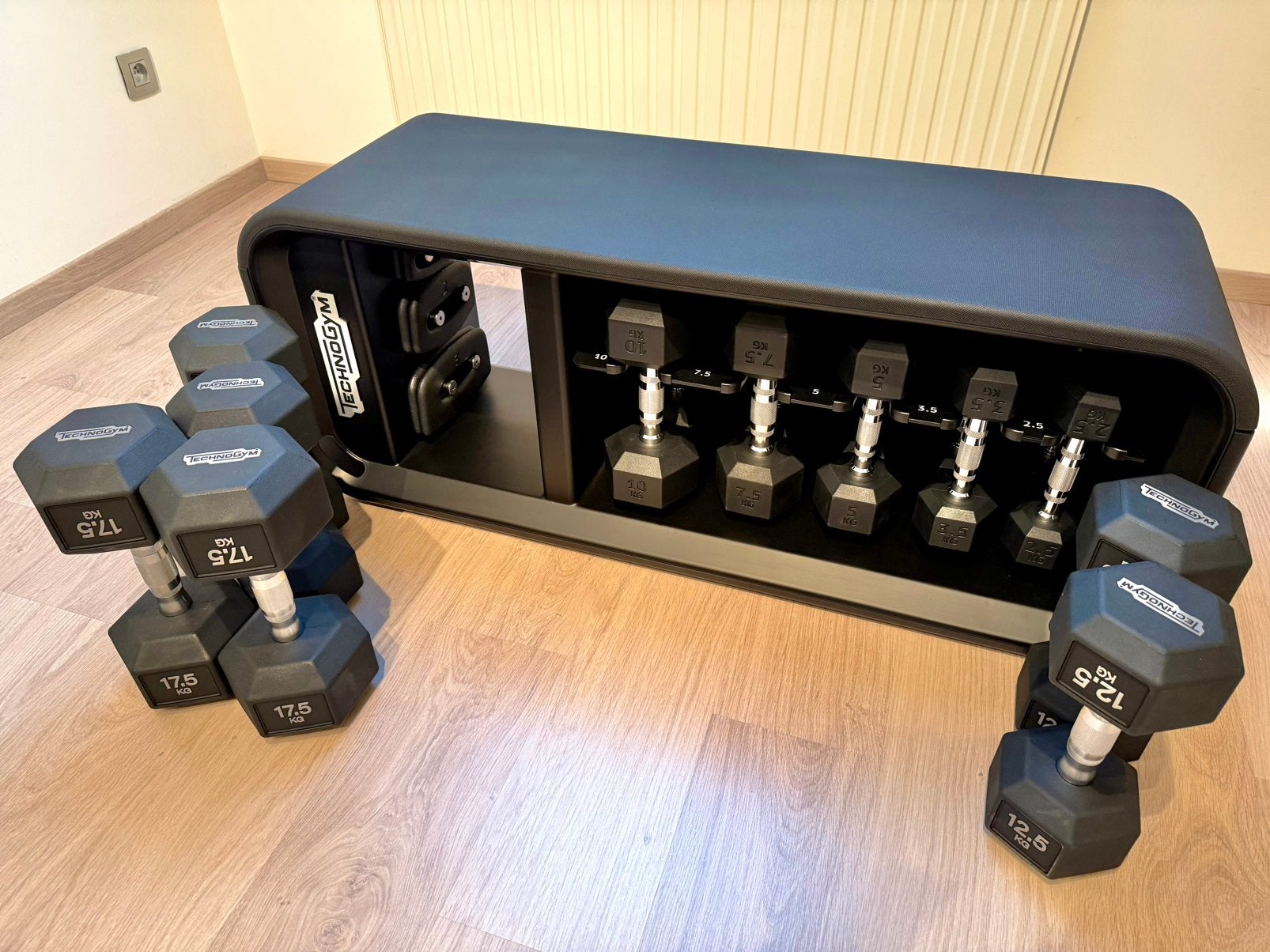 Technogym bench + dumbbell extension set, Sport en Fitness, Ophalen, Zo goed als nieuw, Benen, Fitnessbank