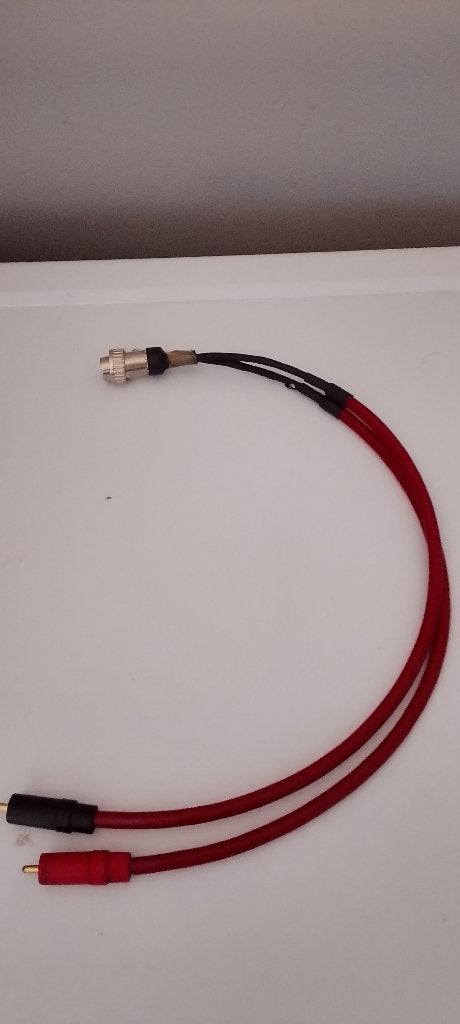 Chord Company karmozijnrode pin 4pin naar 2RCA, Ophalen of Verzenden, Gebruikt, Minder dan 2 meter, Interlink-kabel