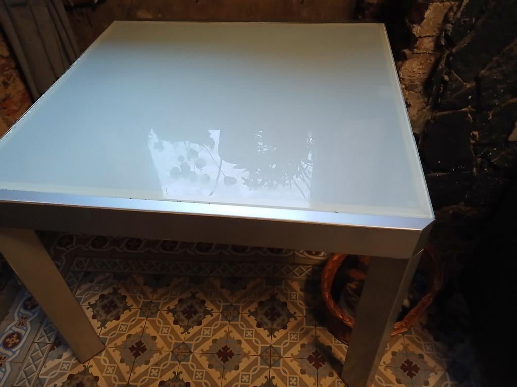 Table de cuisine en verre, Verre