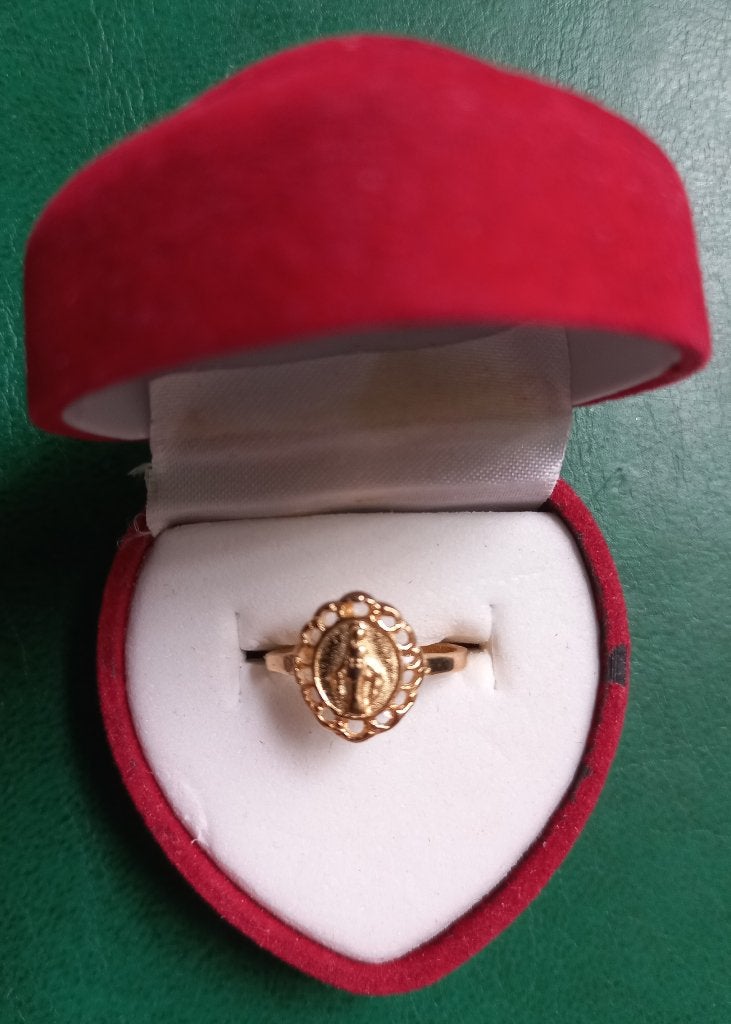 Ring - goudkleurig - Maria Afbeelding klein (NIEUW), Nieuw, Ophalen of Verzenden, Kleiner dan 17, Dame