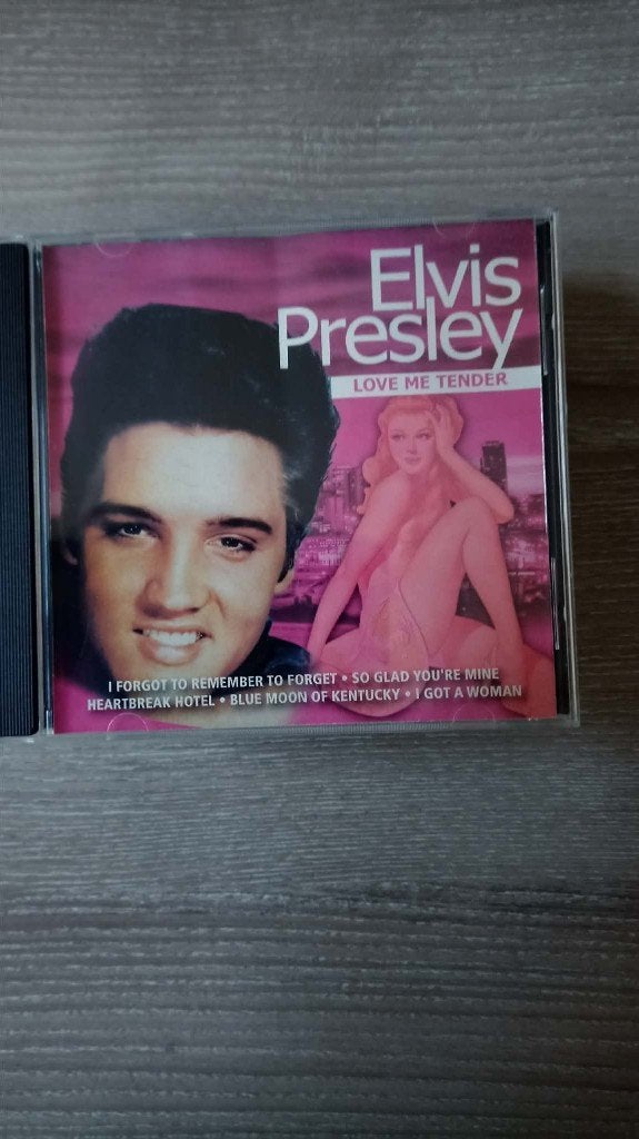 Elvis cd, Love me tender. mag weg voor slechts 3 euro., Ophalen of Verzenden, Zo goed als nieuw, Rock-'n-roll