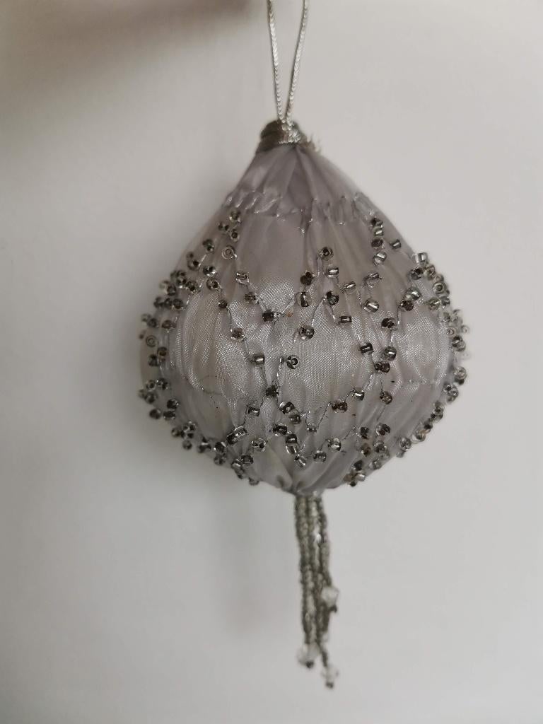 kerstbal in zilverkleurige stof met glitterstenen, Ophalen of Verzenden