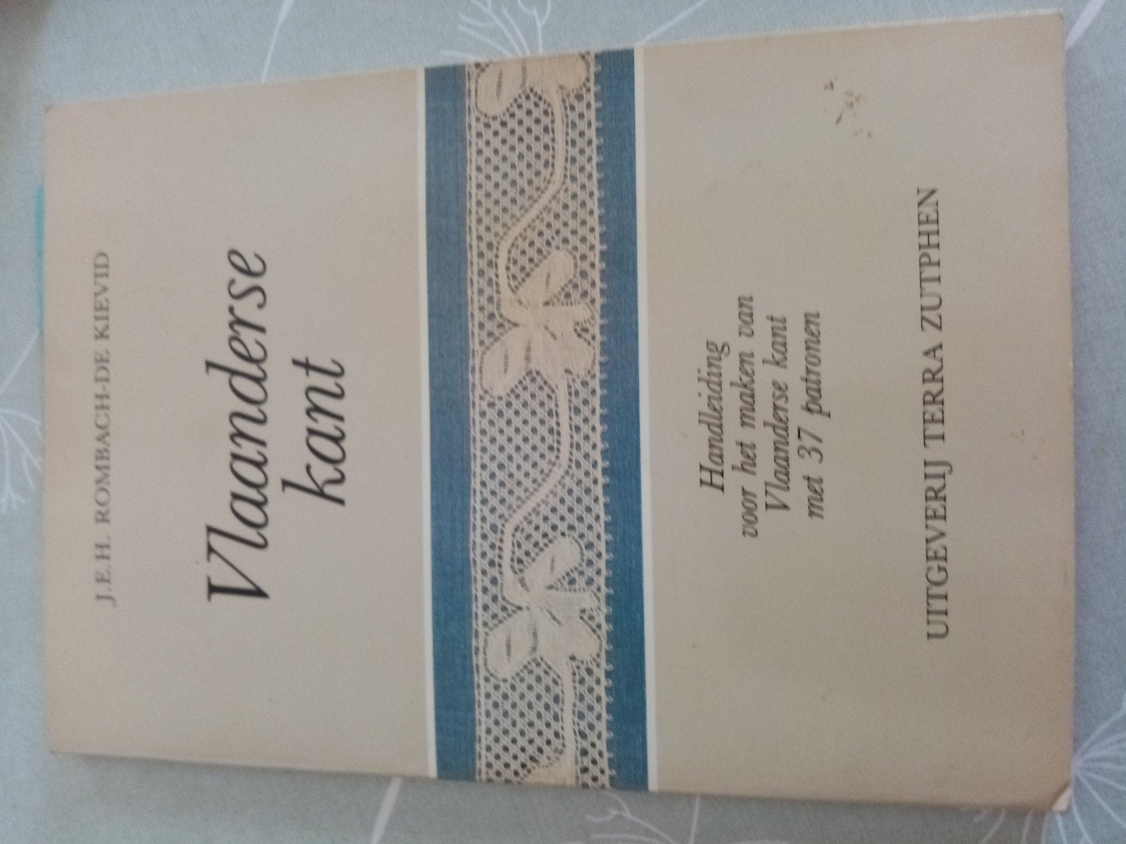 Kant boek met 37patronen voo7€, Hobby & Loisirs créatifs, Dentelle, Enlèvement, Patrons