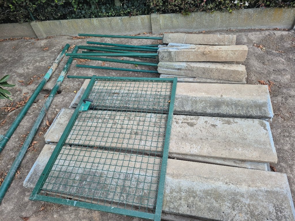 20m gebruikte tuinafsluiting (poort + palen + betonplaten), Tuin en Terras, Ophalen, Gebruikt, 100 tot 150 cm, Draaipoort