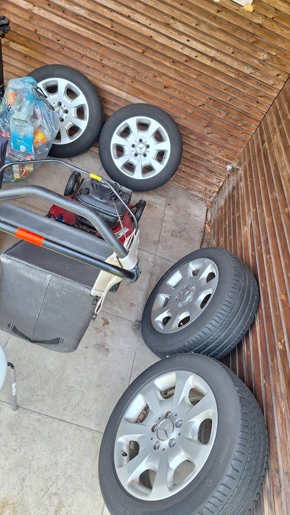 Banden mercedes met velg te koop, Auto-onderdelen, Banden en Velgen, Ophalen of Verzenden, Band(en)