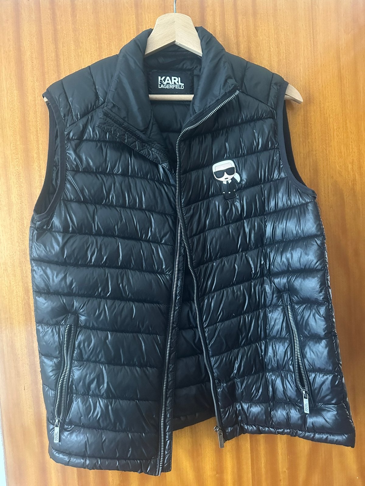 Veste karl largerfekd, Ophalen of Verzenden, Zo goed als nieuw