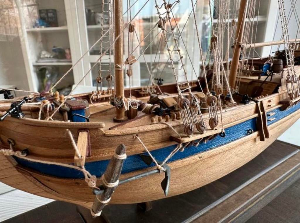Prachtig galjoen te koop, inclusief vitrine., Ophalen, Zo goed als nieuw