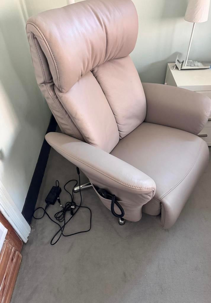 Electrisch verstelbare relaxzetel, Ophalen, Zo goed als nieuw