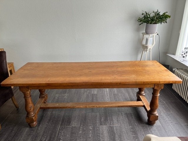 Massieve eiken kloostertafel, Enlèvement