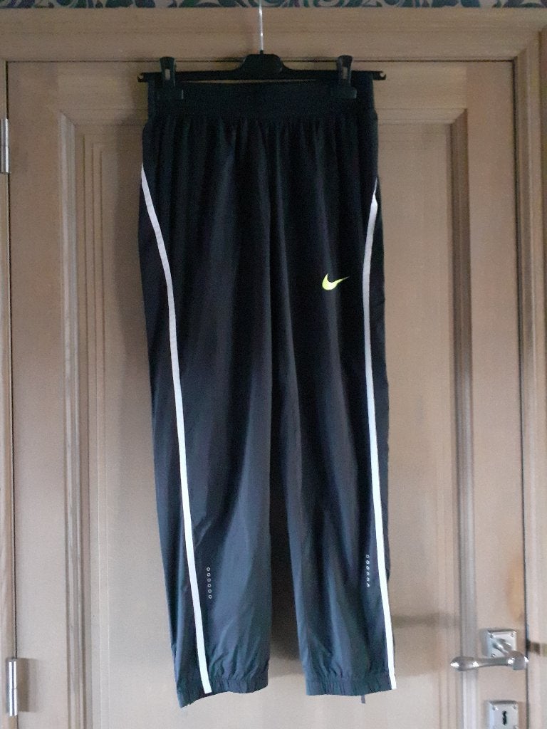 Nike dames 100% nylon outdoor maat medium, Kleding | Dames, Sportkleding, Maat 38/40 (M), Zwart, Nike, Ophalen of Verzenden