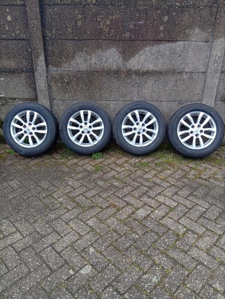 Toyota velgen met banden, Auto-onderdelen, Ophalen, 16 inch, Banden en Velgen, 205 mm