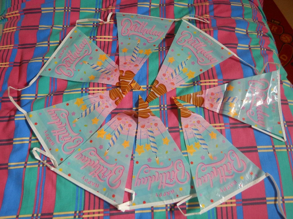 8 decoratieve vlaggen „HAPPY BIRTHDAY”., Diversen, Ophalen of Verzenden, Zo goed als nieuw