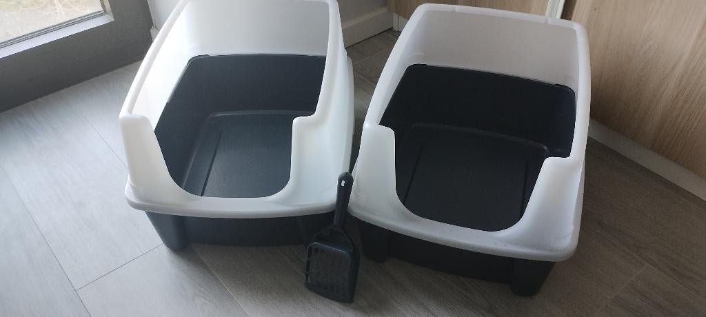 Deux bacs à litière pour chats, Enlèvement