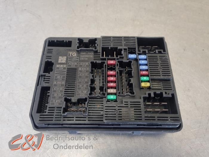 Zekeringkast van een Renault Trafic, Gebruikt, -, Renault, -