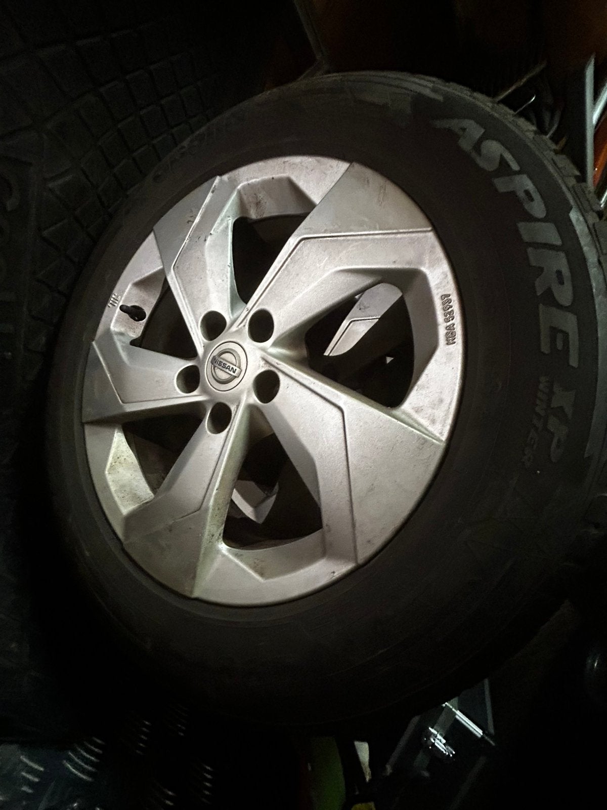 Vent pneux nissan juke  des 215/60 R17  96H  M+S, Autos : Pièces & Accessoires, Pneus et Jantes, 17 pouces, Enlèvement, Utilisé