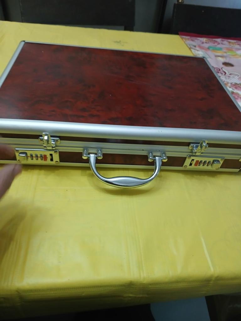 Valise de 24 couverts nouveaux, Enlèvement