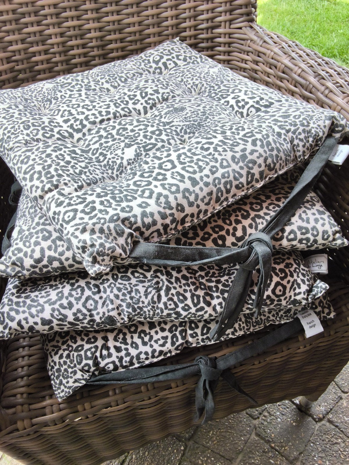 De vier stoelkussens ! NIEUWSTAAT per stuk !!!, Huis en Inrichting, Woonaccessoires | Kussens, Ophalen