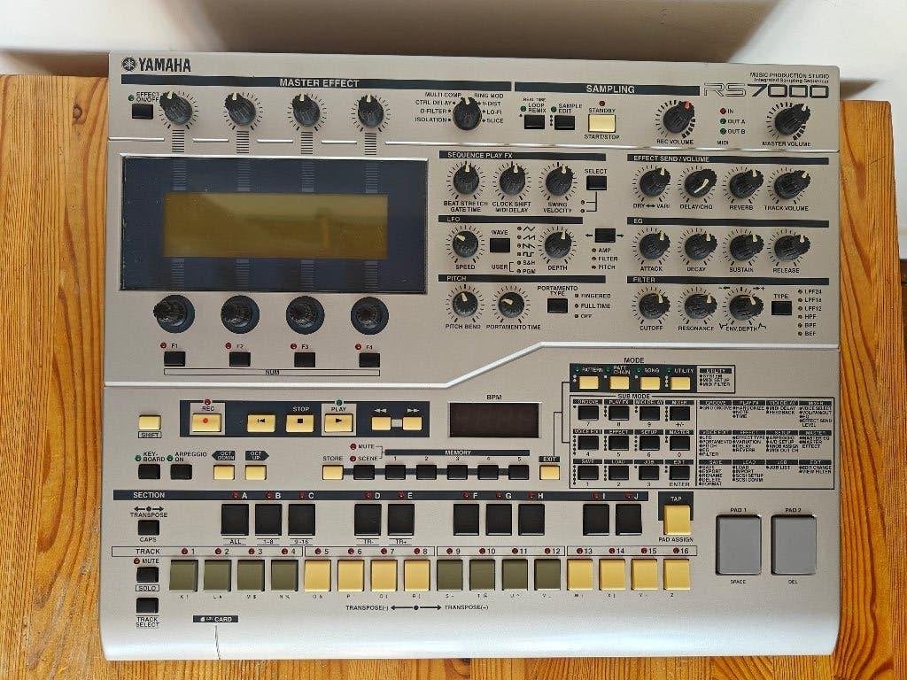 Yamaha RS7000 groovebox + 32mb smartmedia card, Ophalen of Verzenden, Yamaha