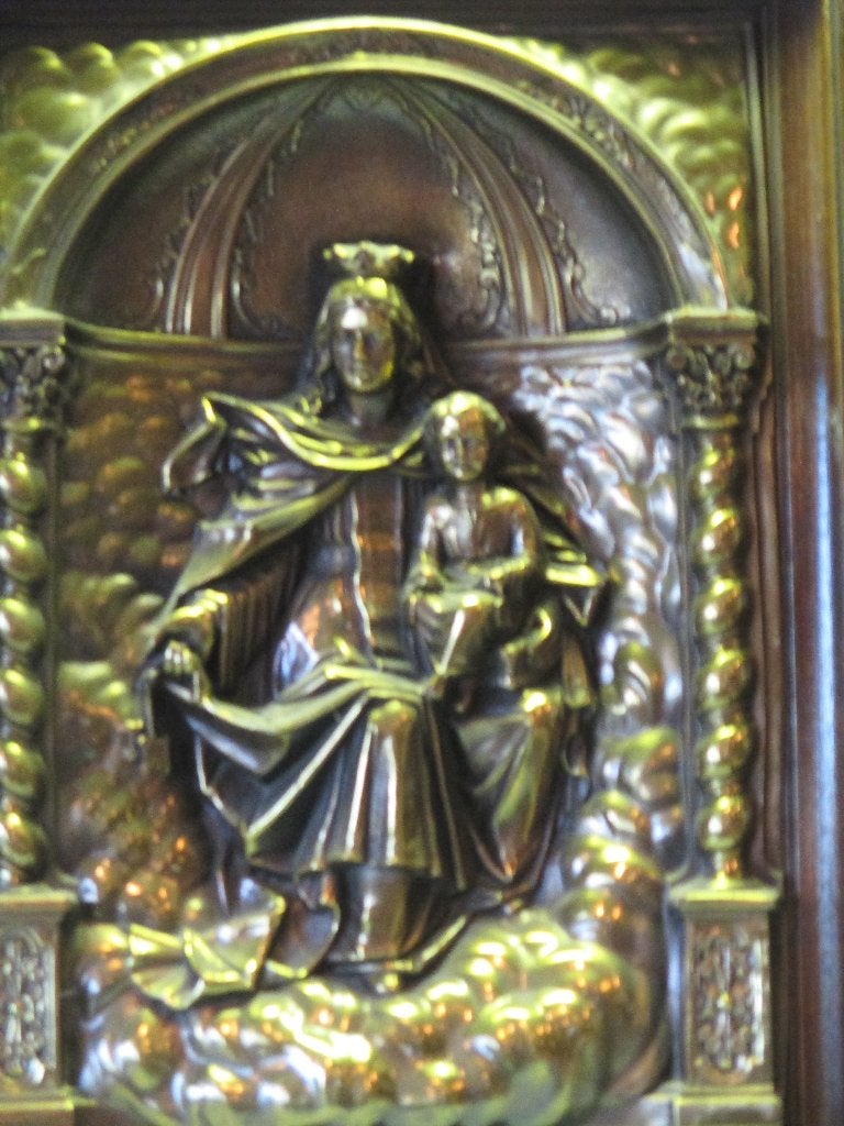 Wandreliëf van Madonna met kind, Ophalen