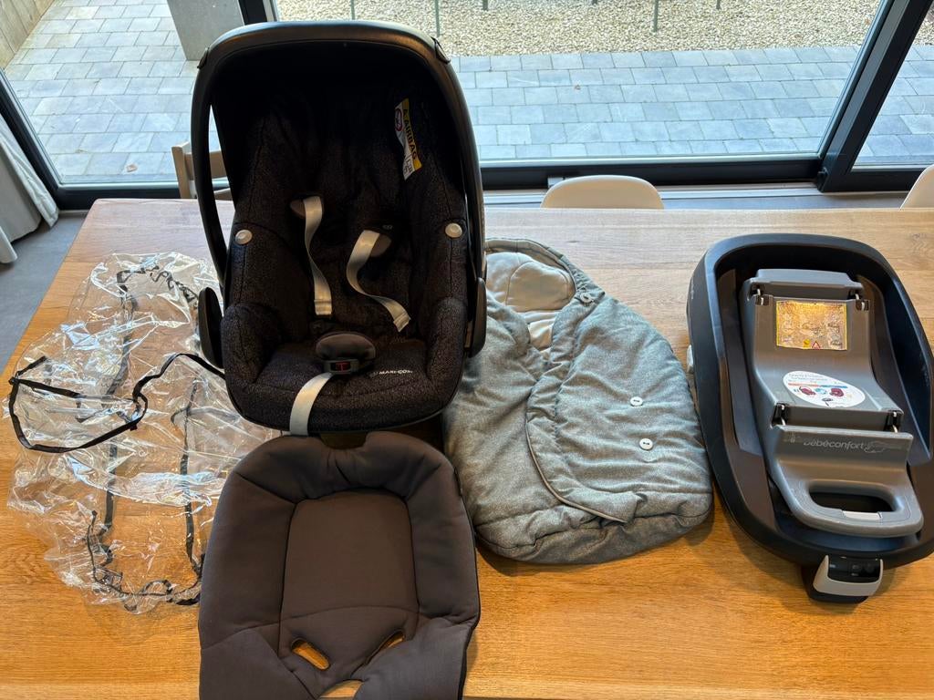 Maxi Cosi Pebble Plus + isofix-basis + regenhoes, Ophalen, Zo goed als nieuw, Maxi-Cosi, Autogordel of Isofix