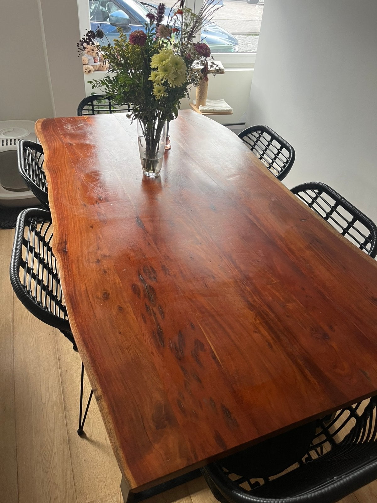 Acacia houten tafel + 6 rotan stoelen, Huis en Inrichting, Ophalen, Gebruikt