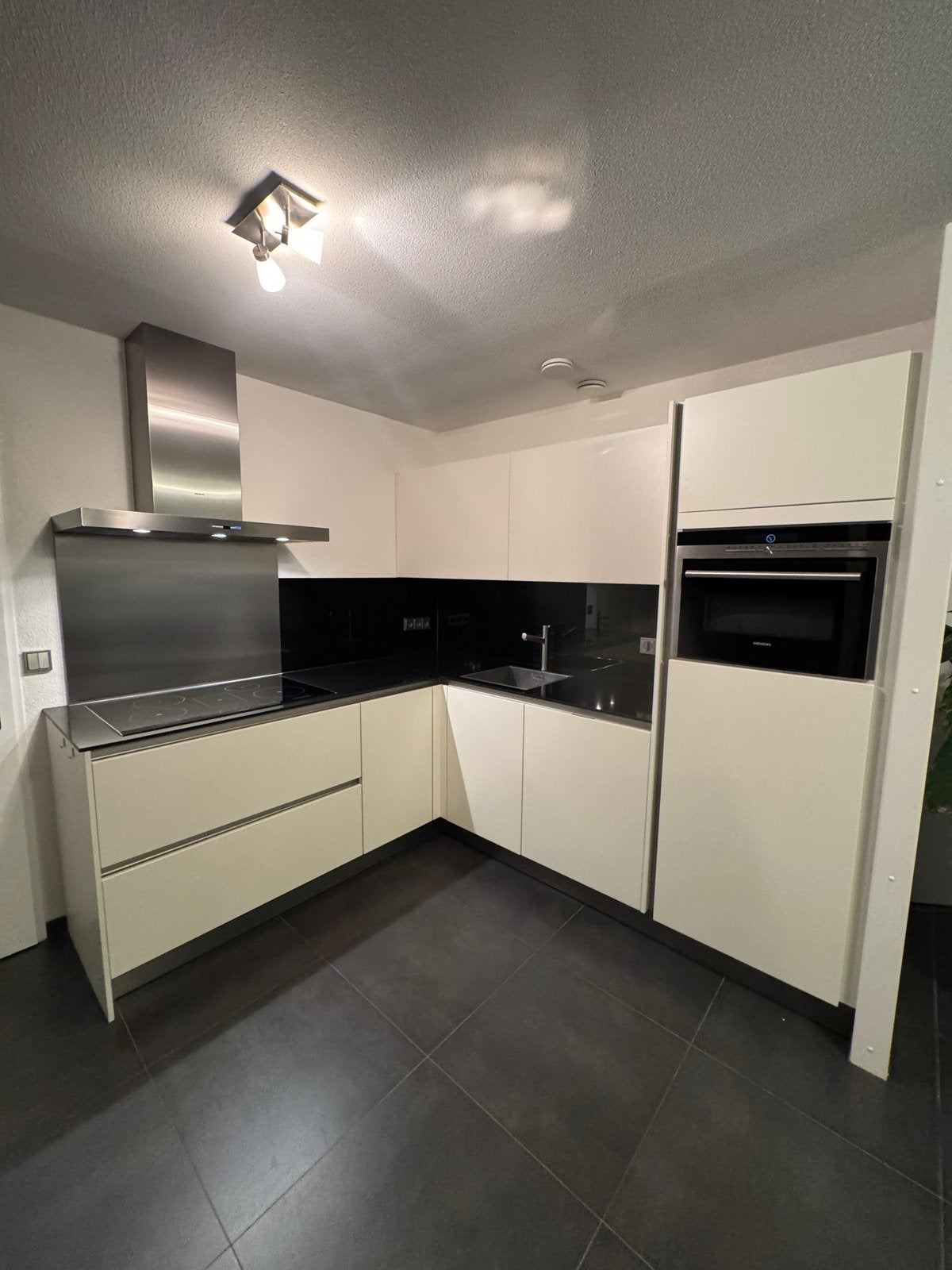 Nette Hoekkeuken Greeploos Siemens Apparatuur + GEDEMONTEERD, Huis en Inrichting, Keuken | Complete keukens, Wit, Hoekkeuken, Ophalen of Verzenden