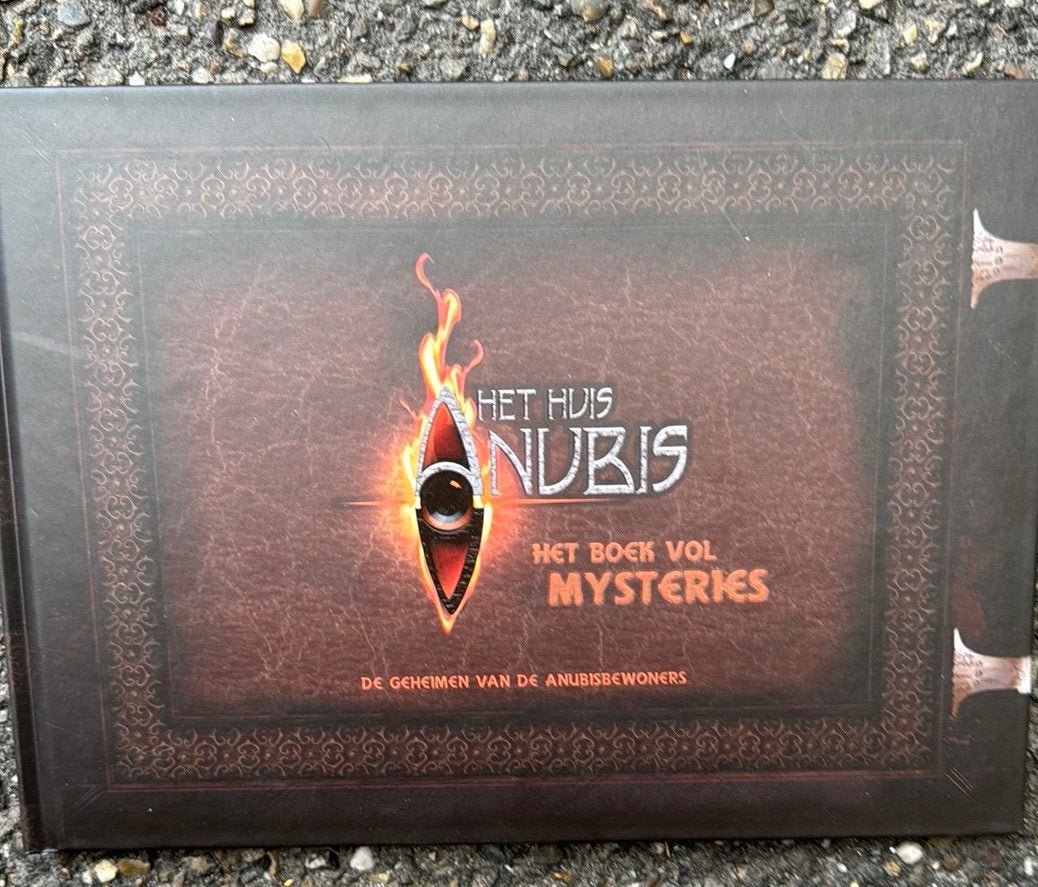 Het huis Anubis - het boek vol mysteries/Quizboek/Posterboek, Ophalen, Nieuw, Tv-serie